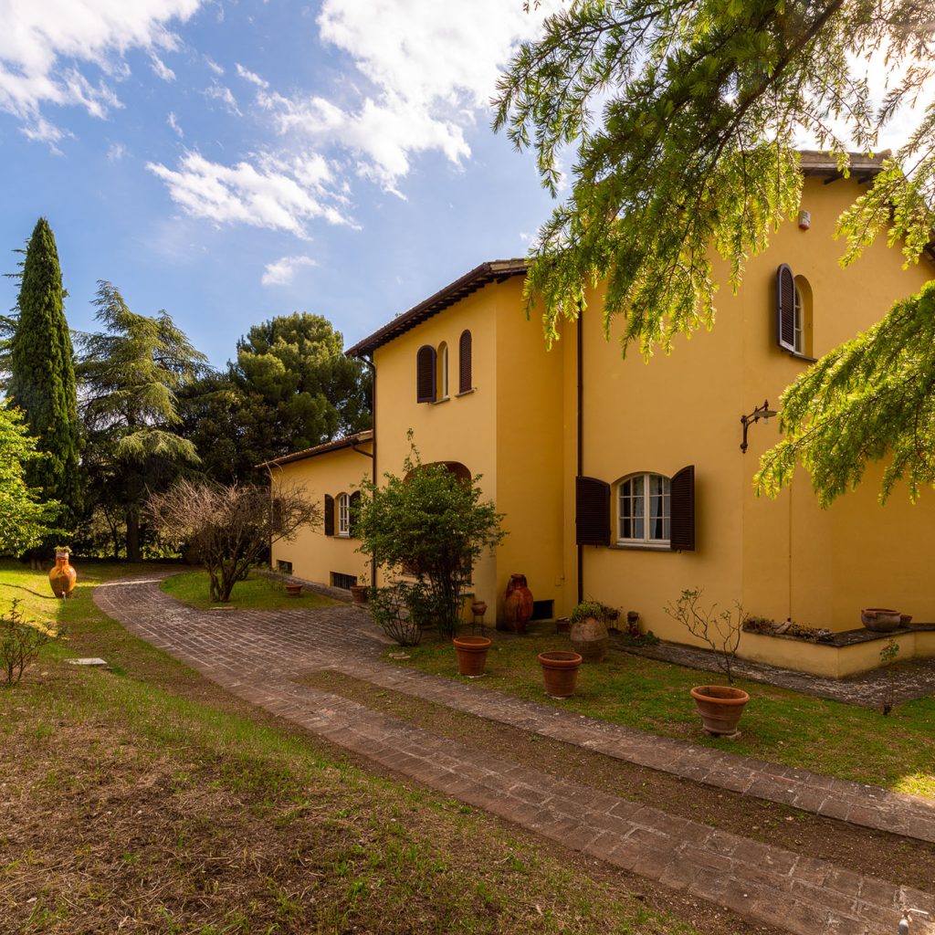 Villa Sara - Clerici Real Estate